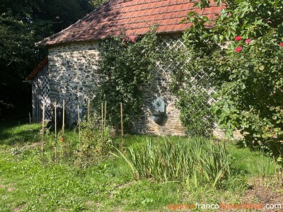 Maison avec piscine et grand jardin arboré                                                                                                                                                                                                                    