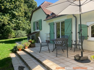 Maison avec piscine et grand jardin arboré                                                                                                                                                                                                                    