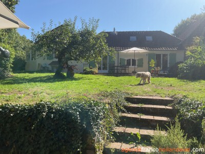 Maison avec piscine et grand jardin arboré                                                                                                                                                                                                                    