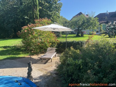 Maison avec piscine et grand jardin arboré                                                                                                                                                                                                                    