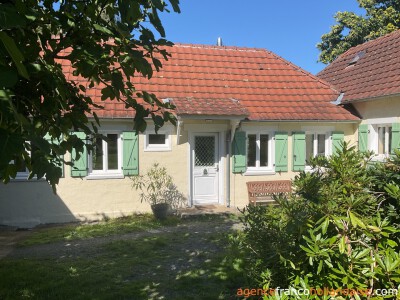 Maison avec piscine et grand jardin arboré                                                                                                                                                                                                                    