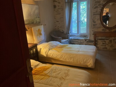 Maison avec piscine et grand jardin arboré                                                                                                                                                                                                                    