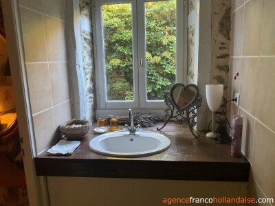 Maison avec piscine et grand jardin arboré                                                                                                                                                                                                                    