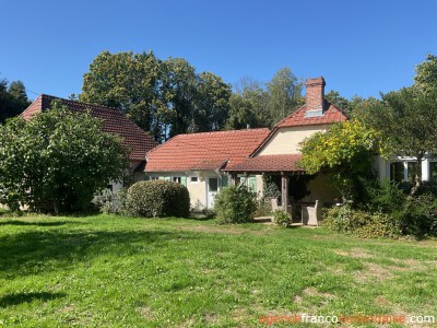 Maison avec piscine et grand jardin arboré                                                                                                                                                                                                                    