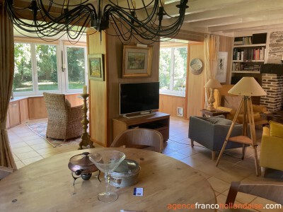 Maison avec piscine et grand jardin arboré                                                                                                                                                                                                                    
