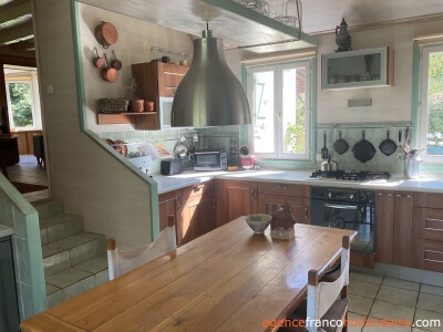 Maison avec piscine et grand jardin arboré                                                                                                                                                                                                                    
