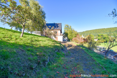 Il surplombe la vallée
