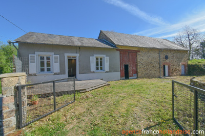 Fermette de village 85 m² avec granges et 3000 m²